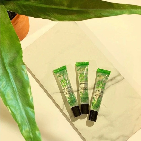 Romantic Beauty Aloe Vera Lip Gloss - Picture 3 of 5